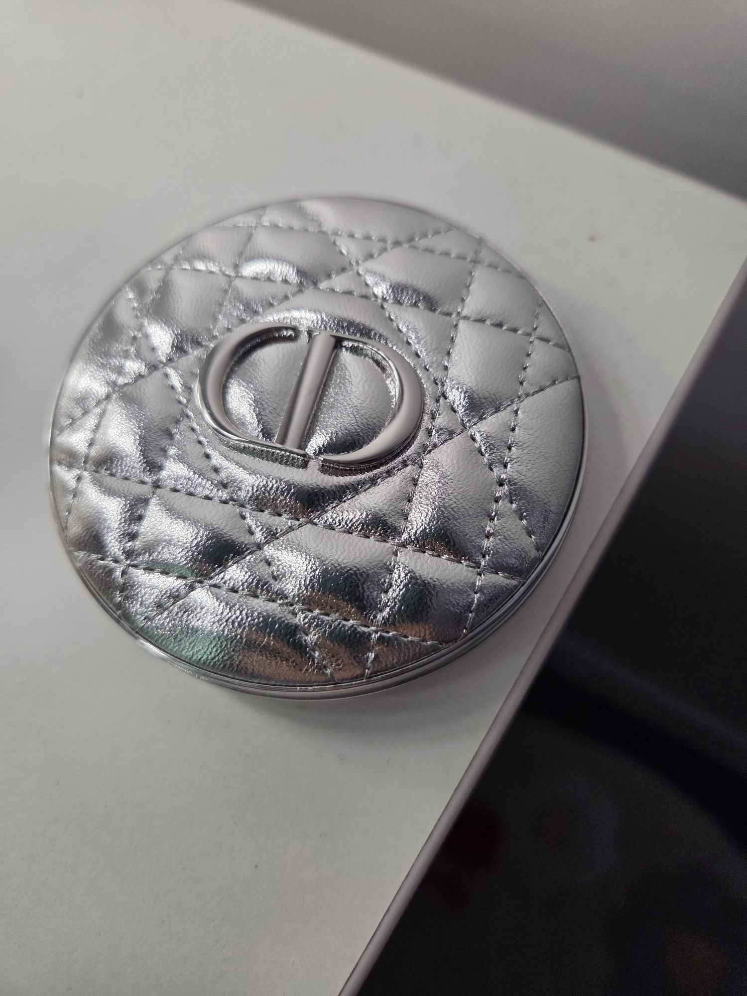 Rozświetlacz Dior forever