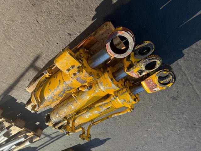 siłownik hydrauliczny duży 3 szt komplet do ładowarki furukawa