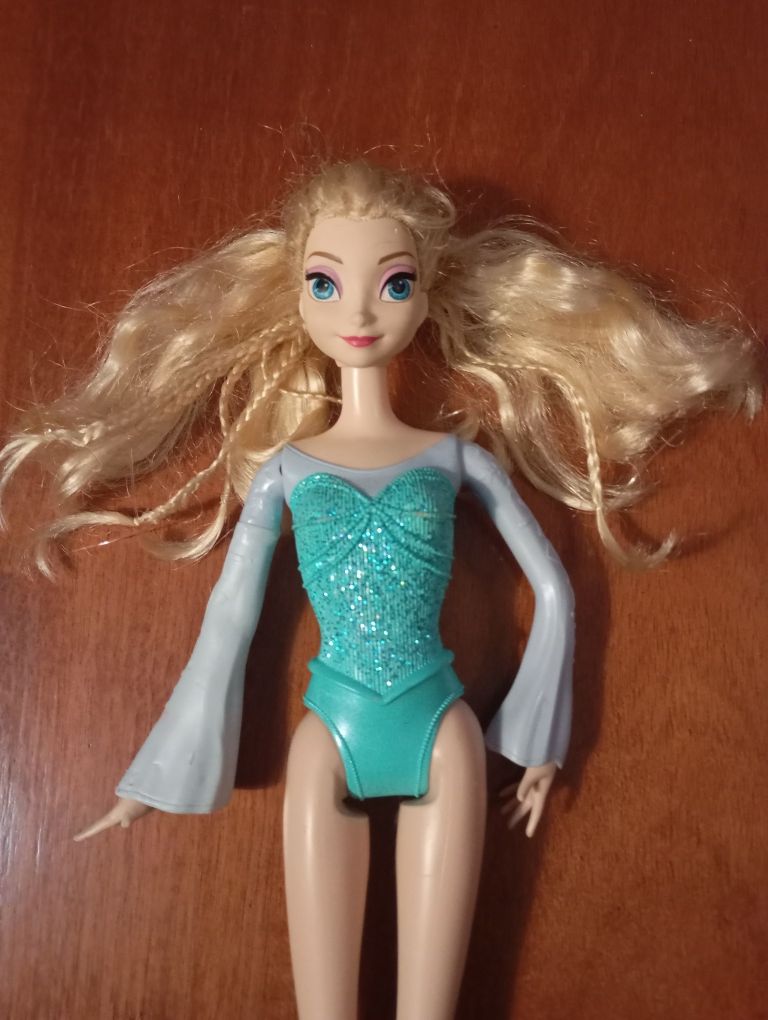 Elsa Frozen, Disney.
Em bom estado geral, marcas de uso.