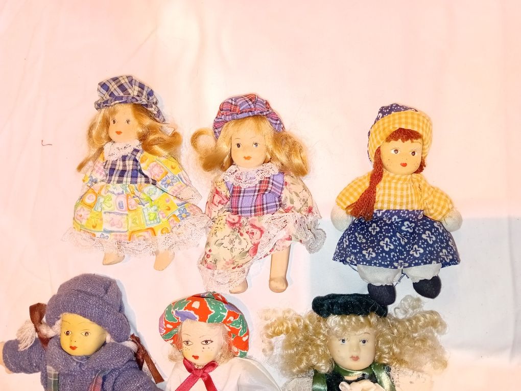 Conjunto de 6 Bonecas Antigas em Porcelana