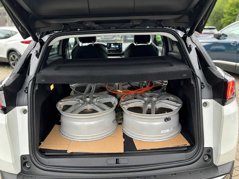 Peugeot 3008 Hybrid      2021