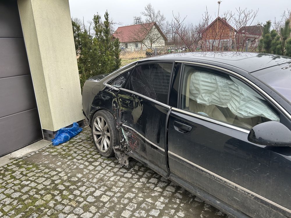 Audi A8 3.2 uszkodzone