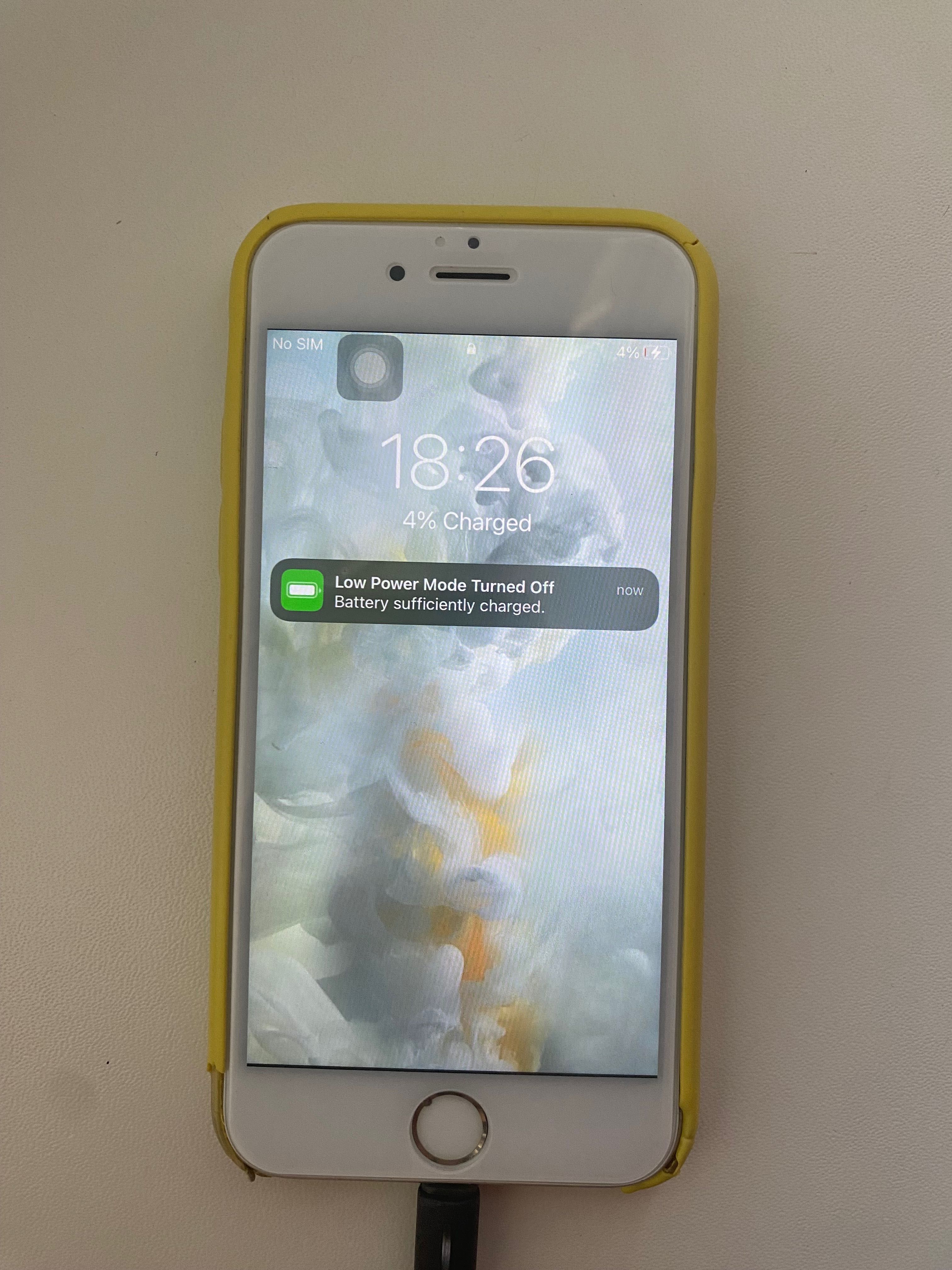 iPhone 6S продається