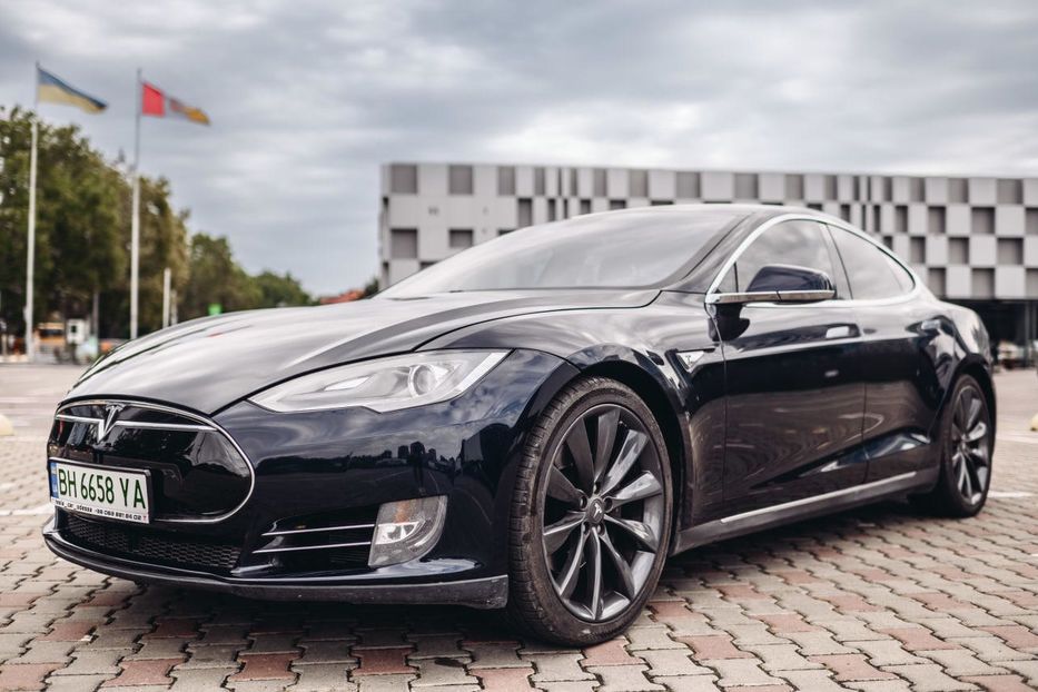 Tesla Model S 2013 год