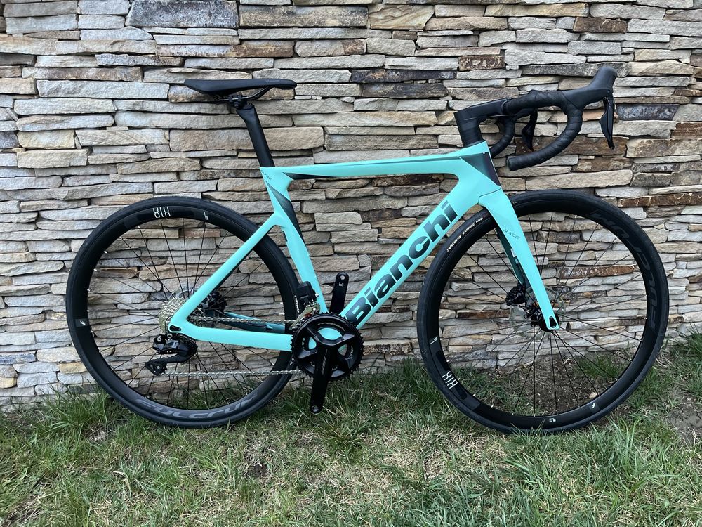 Карбоновий шосейник BIANCHI Road Oltre Race 105 DI2