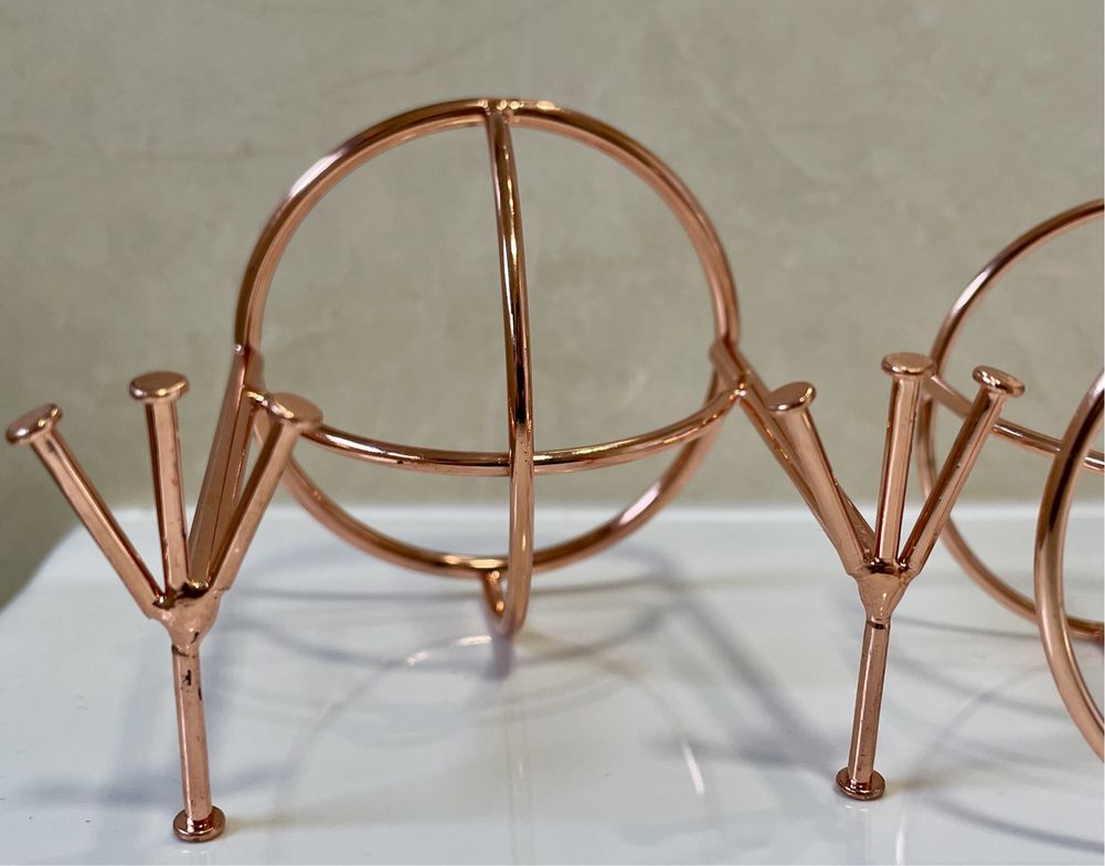 Pequenos suportes metálicos de esponja de maquilhage rosa dourado