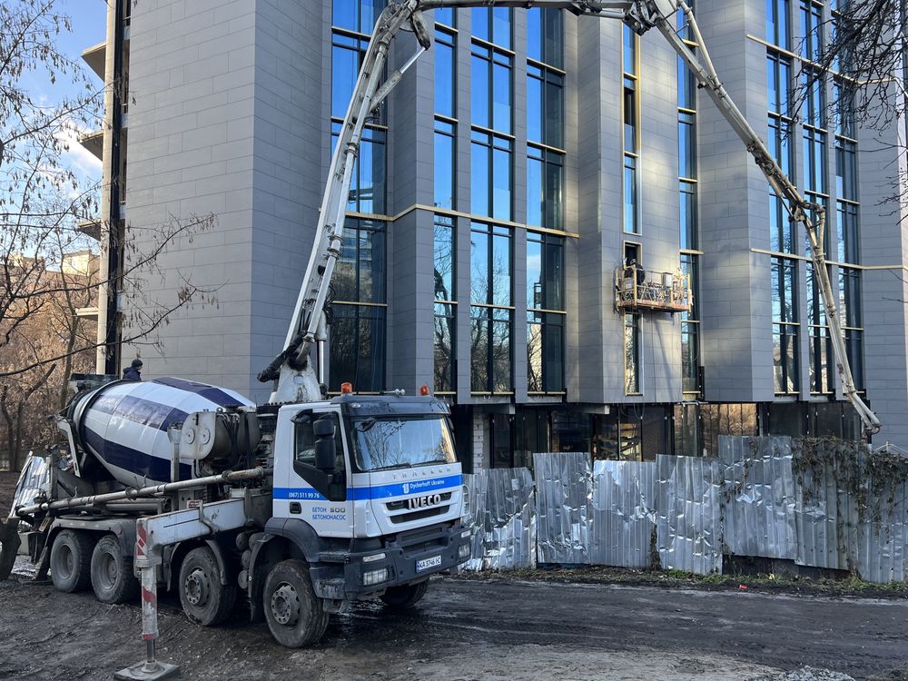 Доставка бетону та послуги міксерів,бетононасосів