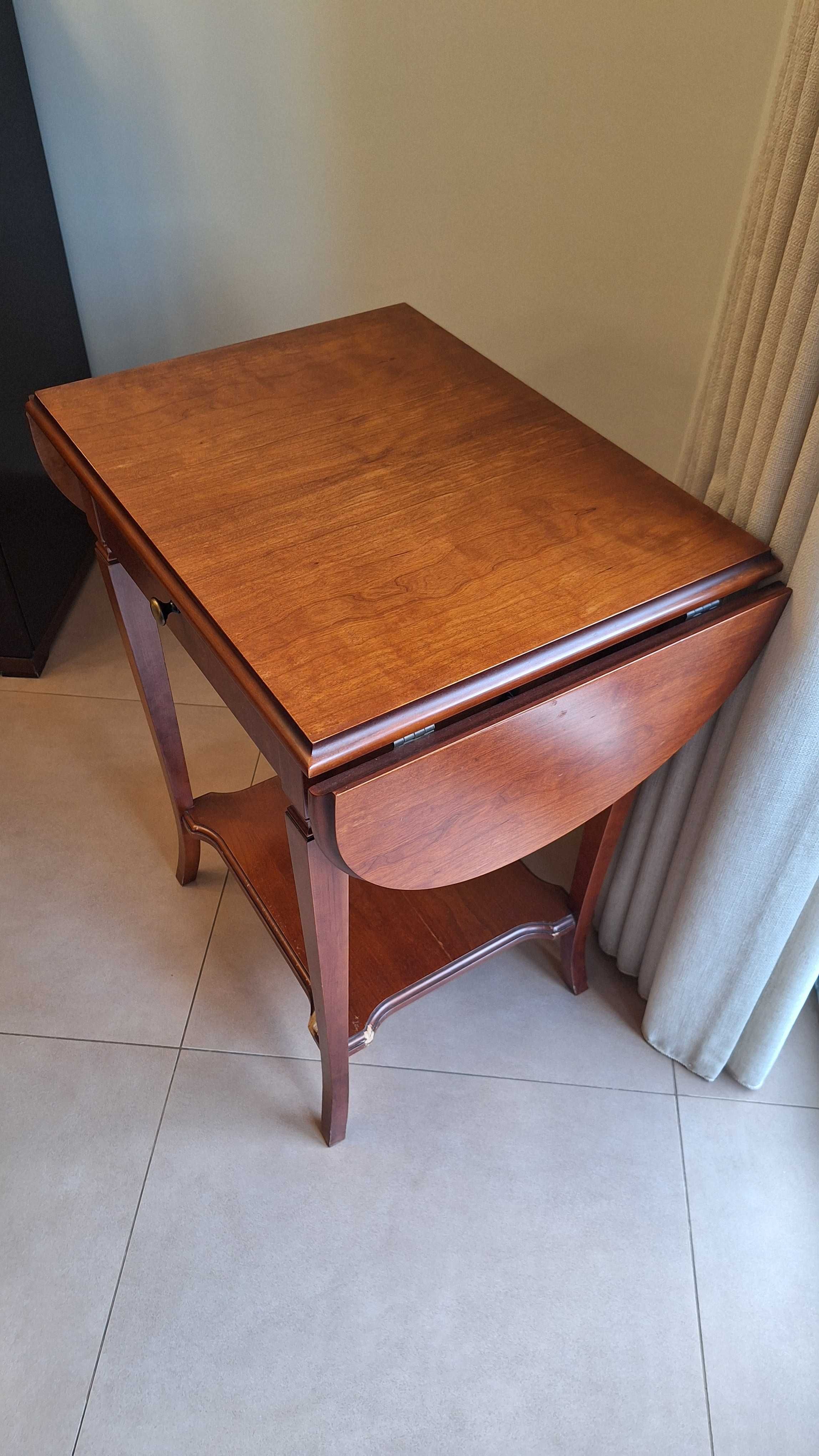 Mesa de apoio em madeira extensível