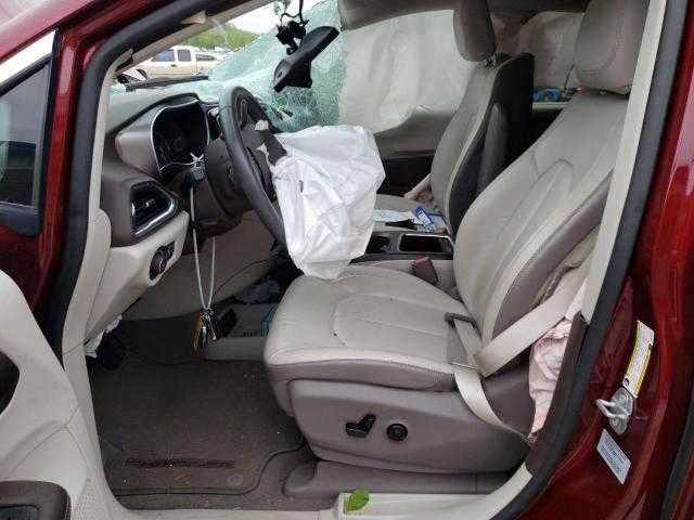 Chrysler Pacifica z 2017 roku.