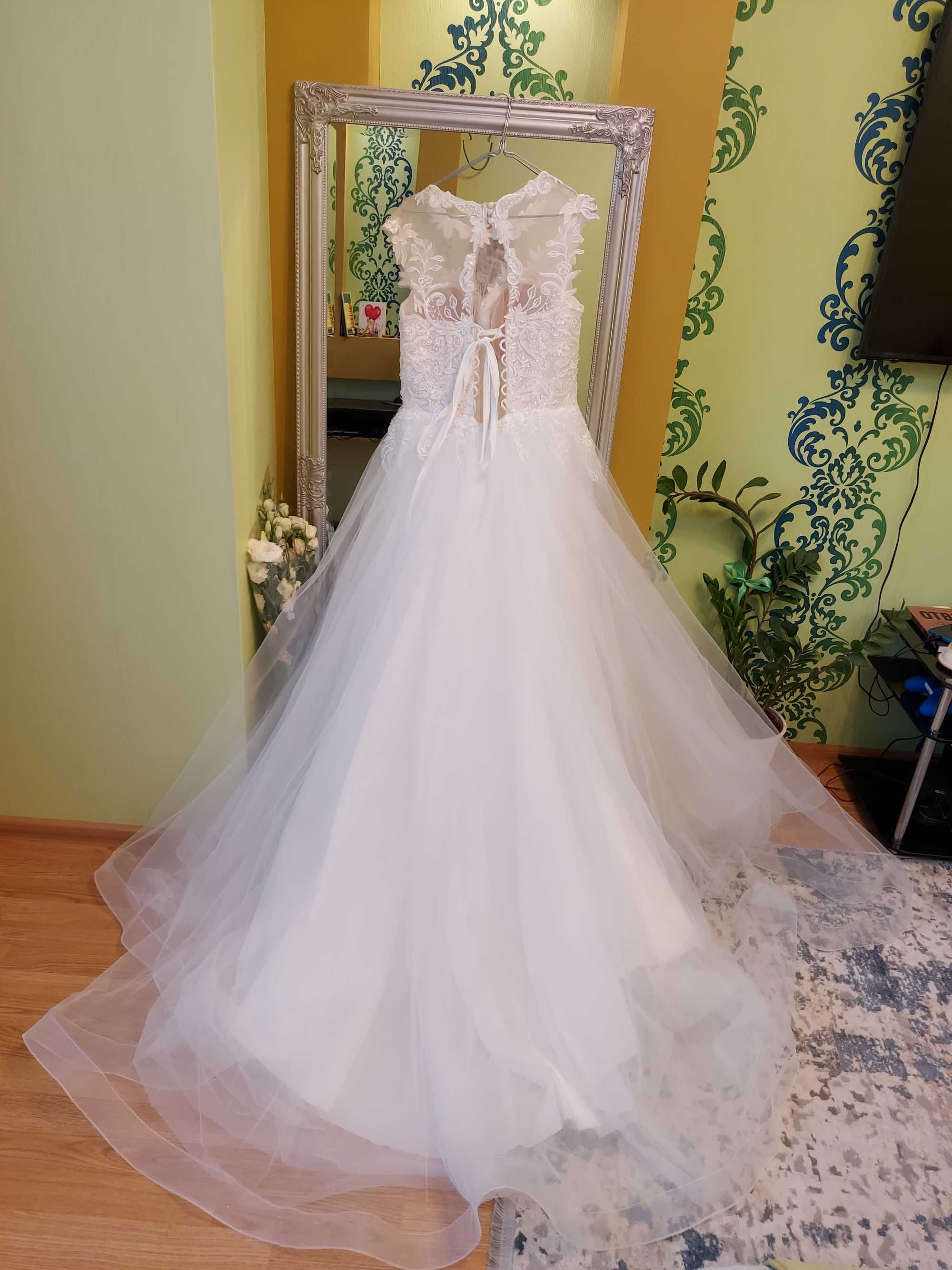 Весільна сукня колекції 2021 року