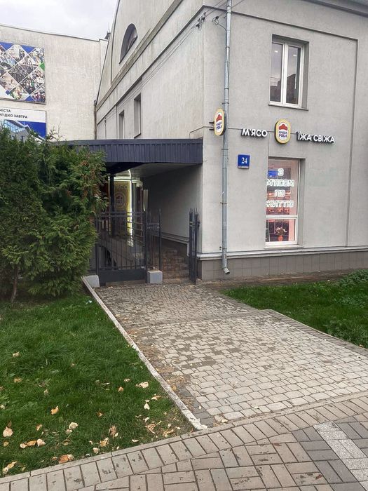 Оренда комерційного приміщення з літнім майданчиком