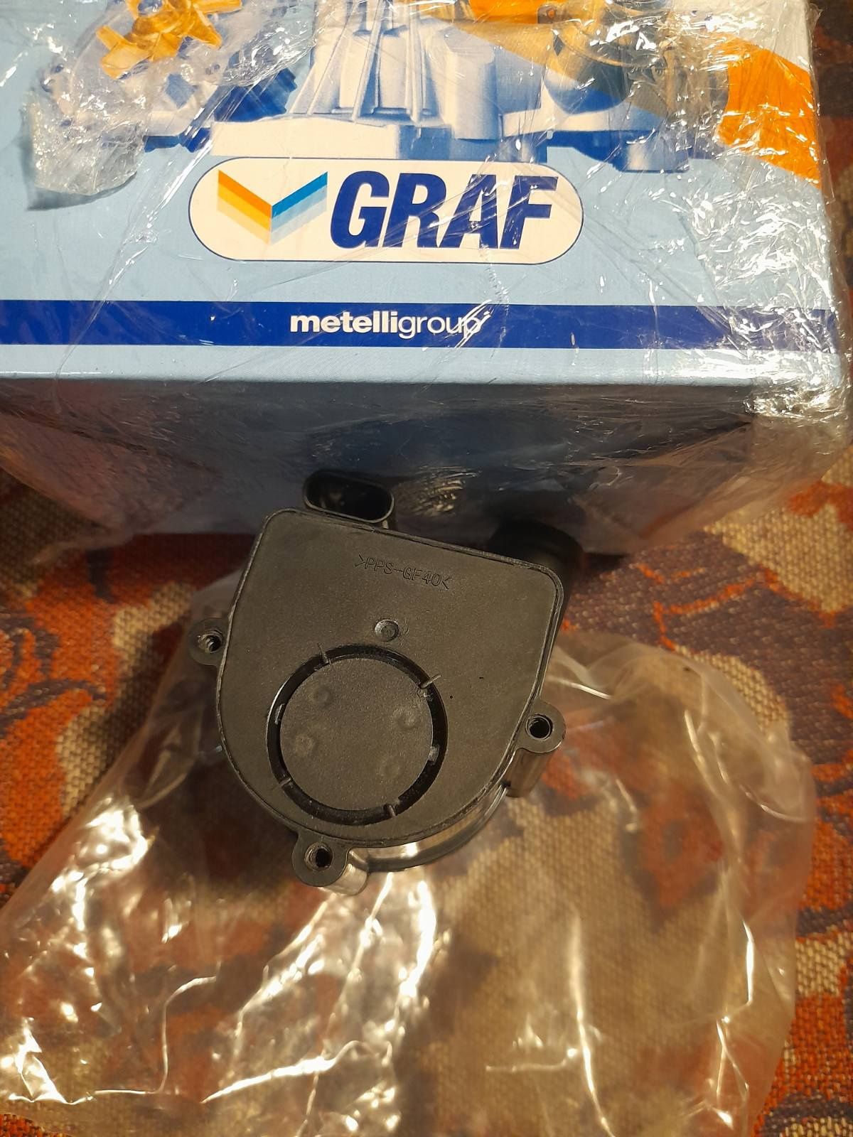 Помпа нова awp 018 vag audi seat skoda vw 5q0965567