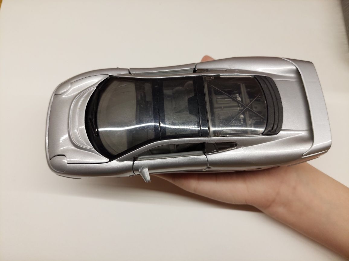 Model auta Jaguar XJ220   1,24