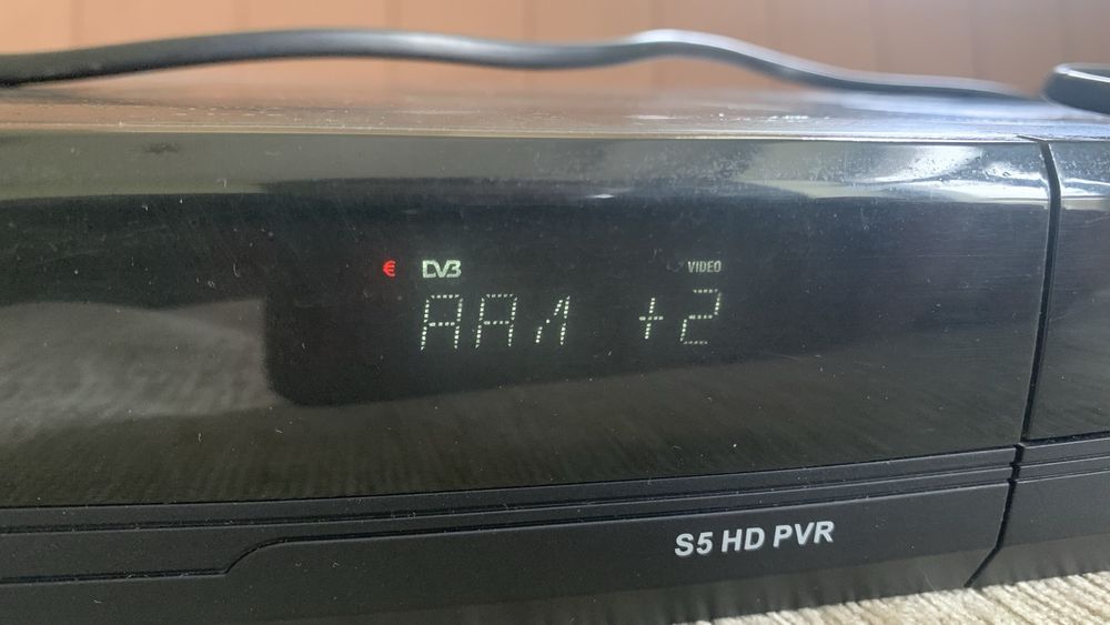 Супутниковий тюнер Openbox S5 HD PVR.