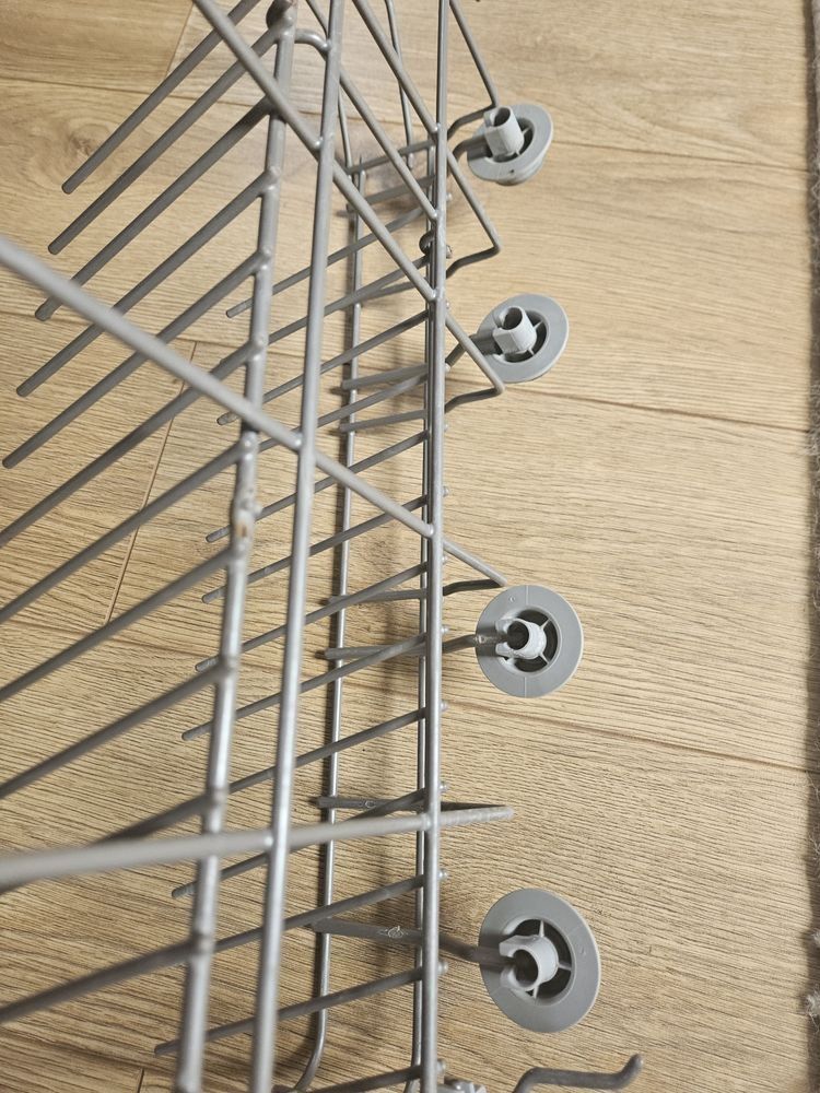 Kosz na naczynia dolny do zmywarki Electrolux ESL6365RO.