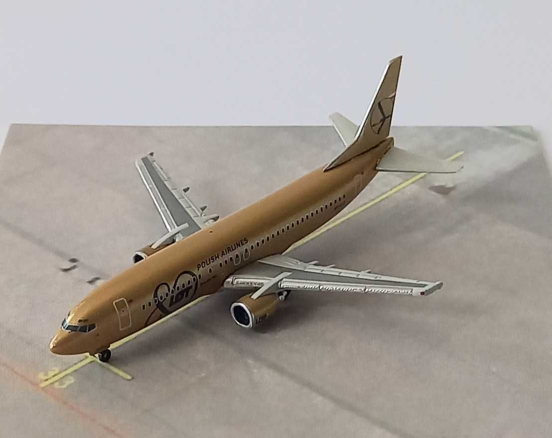 Boeing 737 400 - GOLD