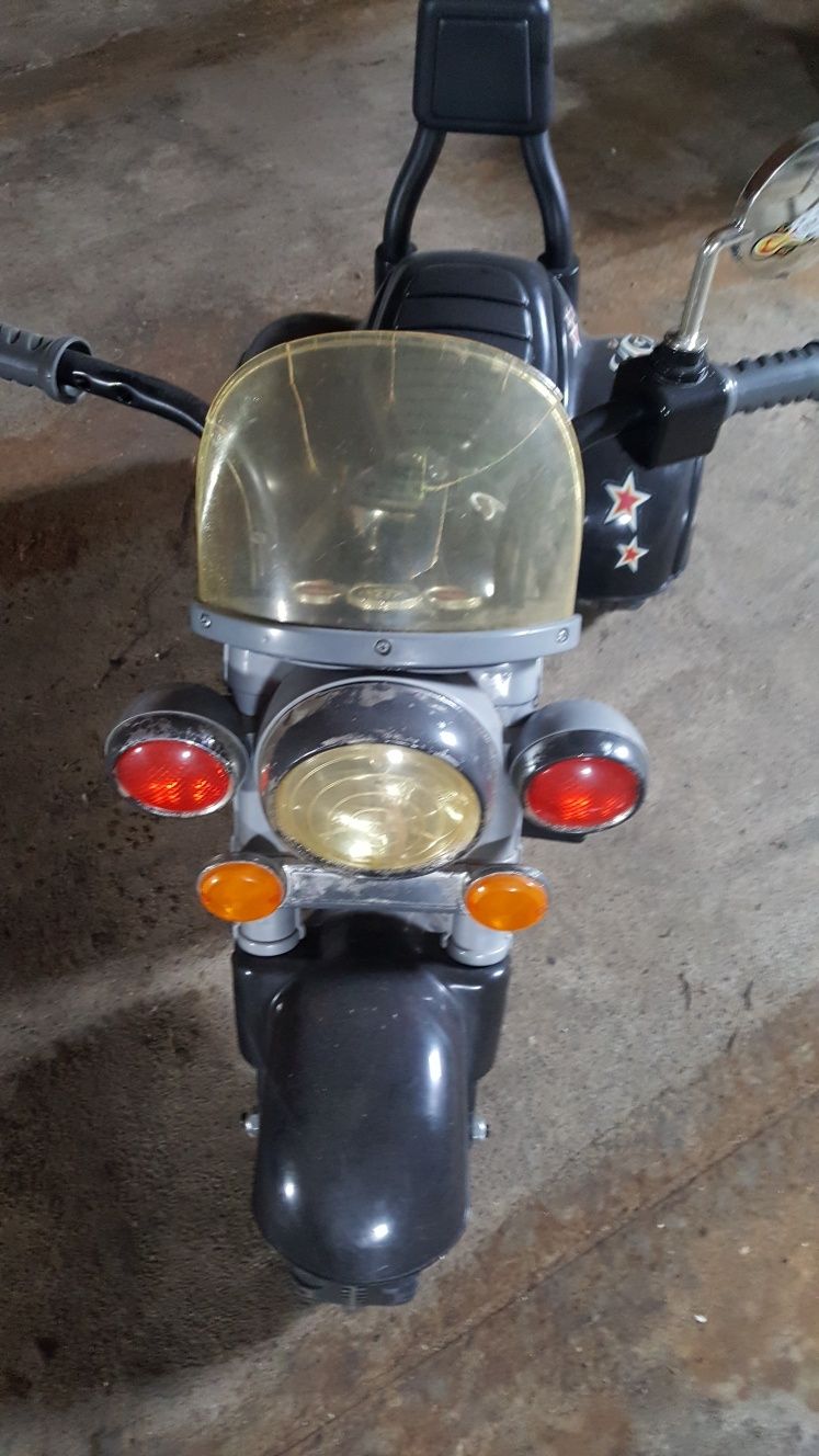 Motorek zabawka elektryczny