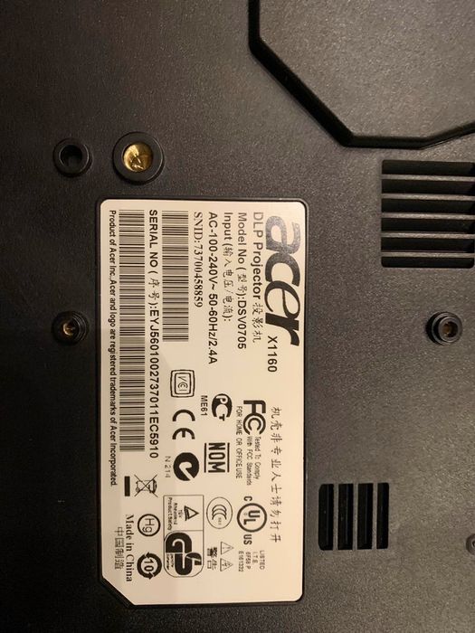 Мультимедийный проектор/Мультимедійний проектор