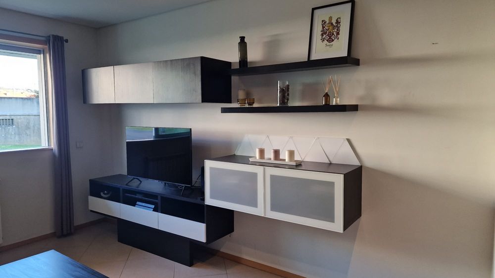 Movel Apoio TV, Aparador, Mesa de Centro e Mesa Jantar com 4 Cadeiras