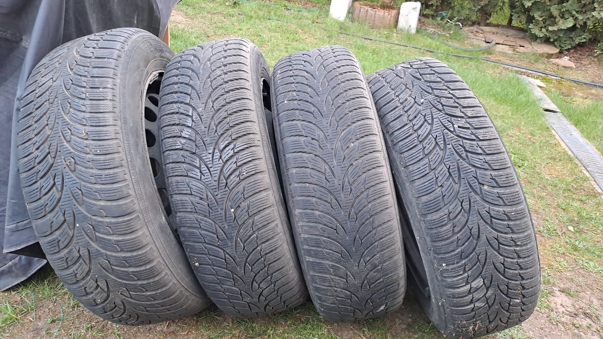 Koła z oponami zimowymi Nokian 185/65R15