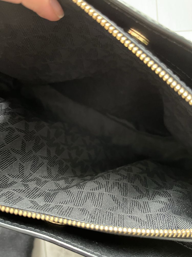 Michael Kors torebka czarna kuferek na ramię listonoszka damska