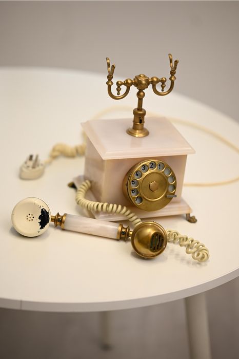 Продам вінтажний телефон ( З МРАМОРУ )у ретро-стилі