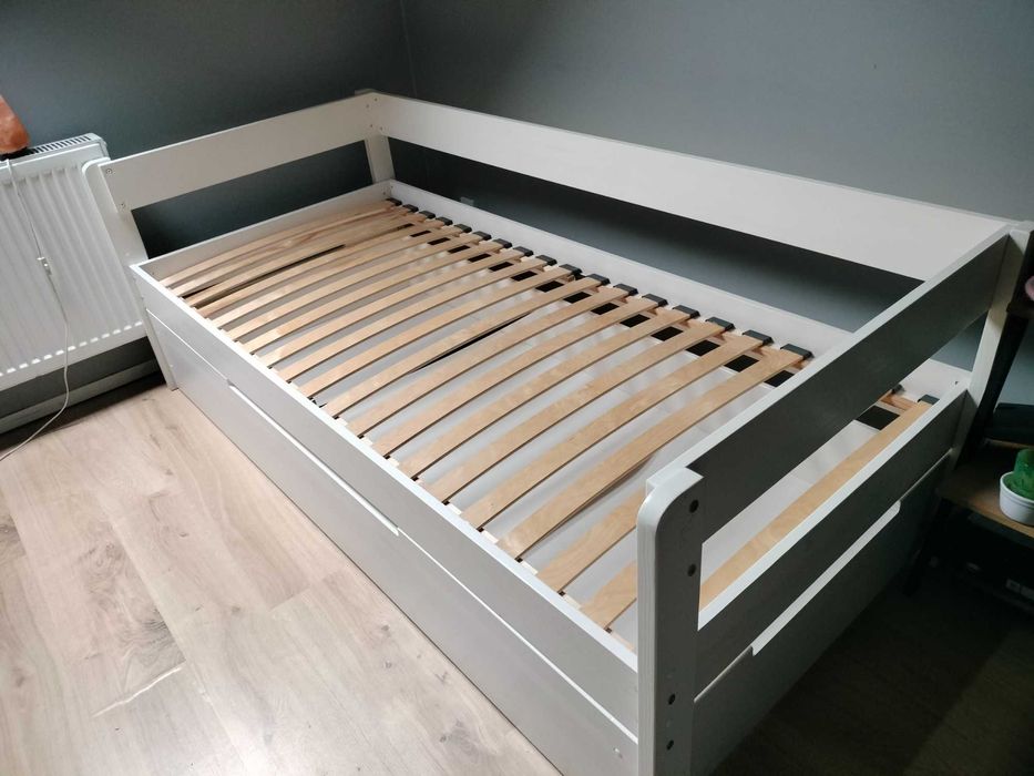 Pojedyncze łóżko z szufladami