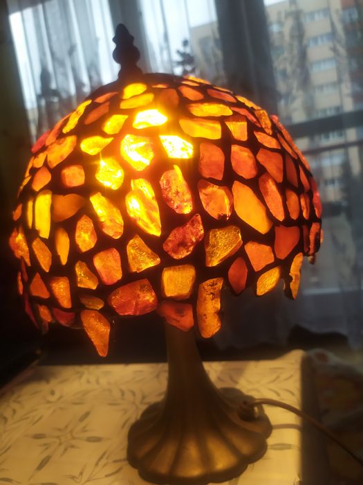 Lampka bursztynowa na biurko