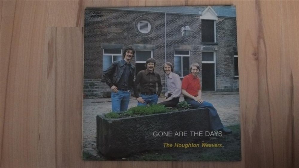 The Houghton Weavers – Gone Are The Days