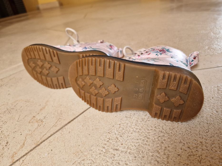 Botas coloridas para criança