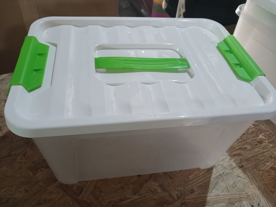 Продам контейнер для речей та продуктів