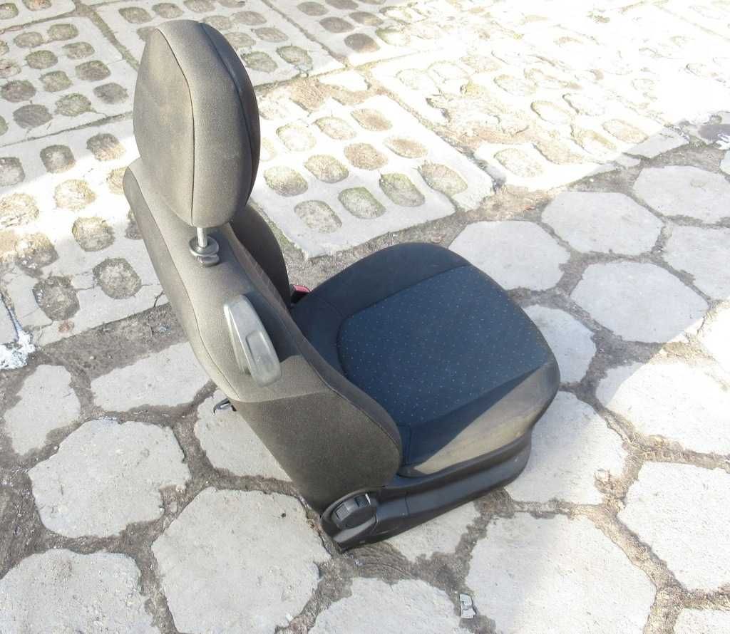 Fotel prawy siedzenie pasażera Fiat Grande Punto 3D 119