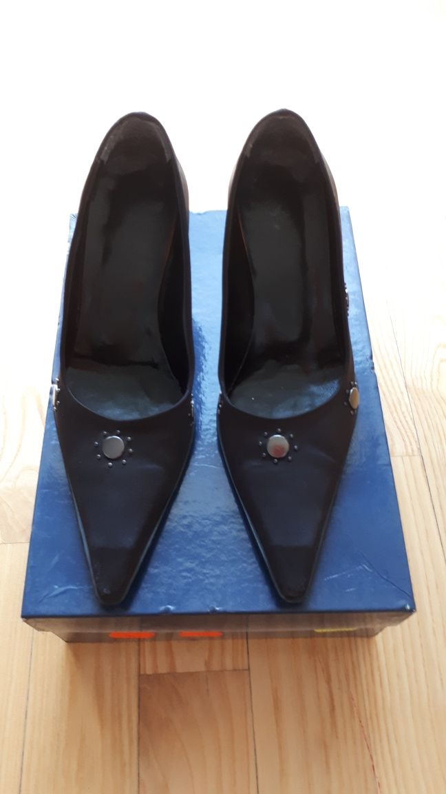 Włoskie eleganckie satynowe czarne  szpilki r. 36