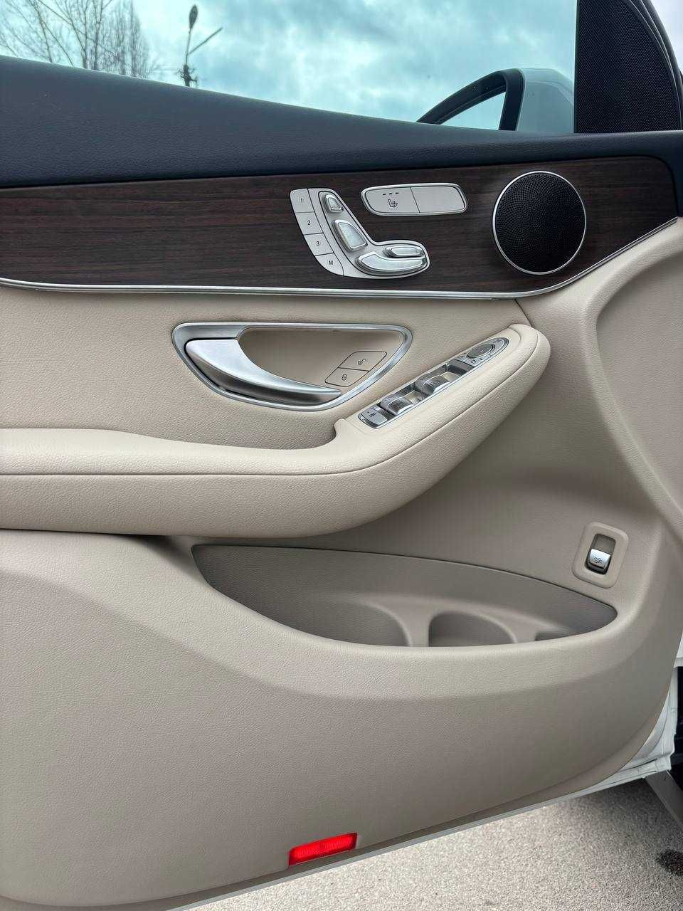 Mercedes-Benz GLC-Class 2021