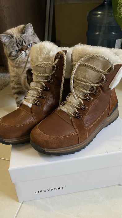 Продам зимові черевики