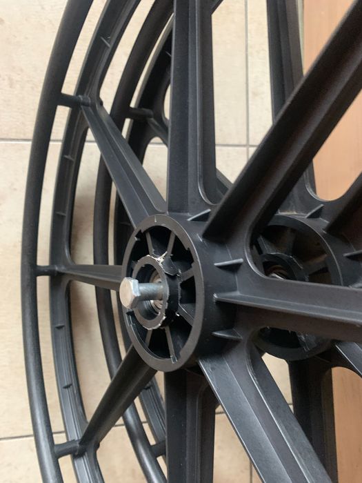 Koła obręcze do wózka inwalidzkiego tył na śrubę 24x1