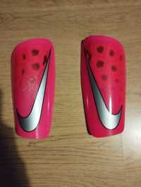 Caneleiras nike vermelhas