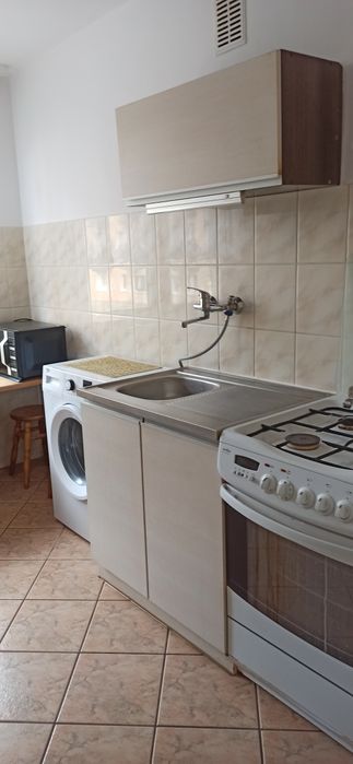 Trzypokojowe z balkonem I piętro, blisko jednostki wojskowej.