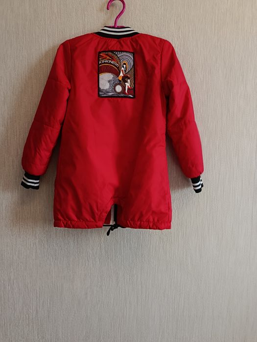 Куртка на дівчинку