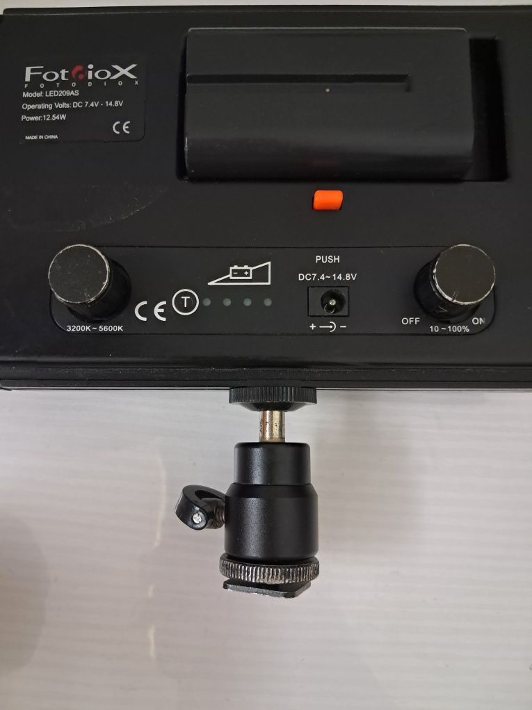 Накамерне світло Fotodiox led209as