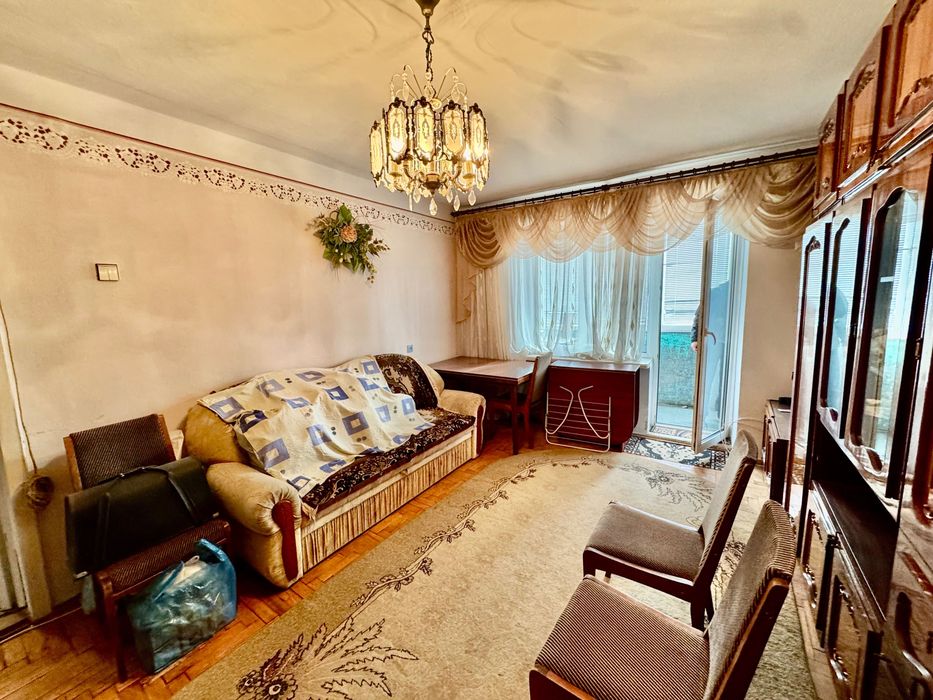 Продається 4-кімнатна квартира смт. Заводське