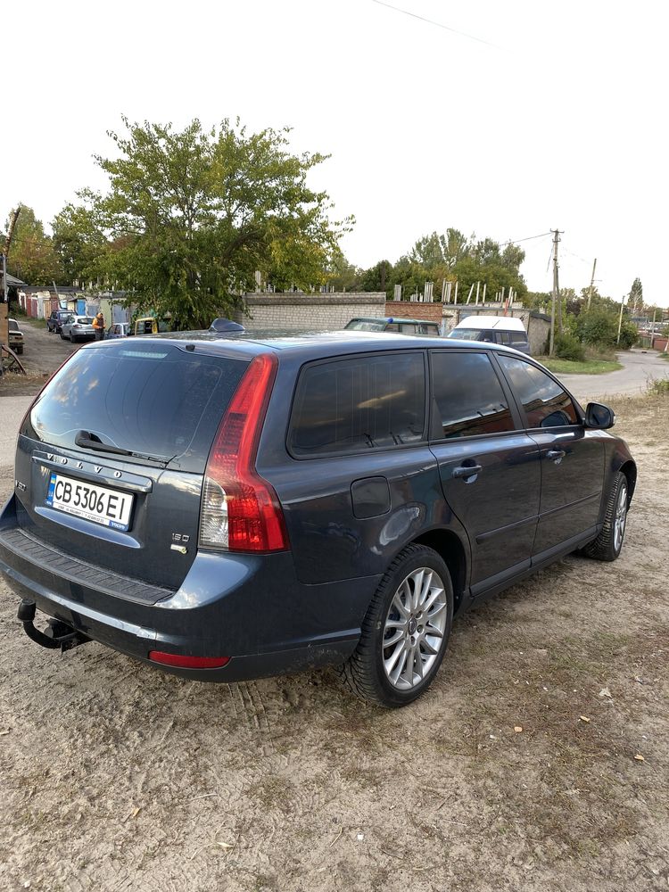 Volvo v 50 2010 рік