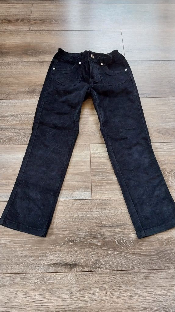 Czarne r. 122 spodnie dziewczęce