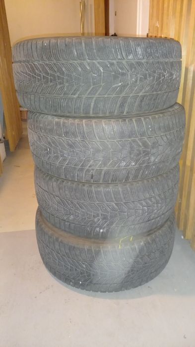 Komplet opon zimowych Hankook Winter I-Cept Evo W330 235/45R18