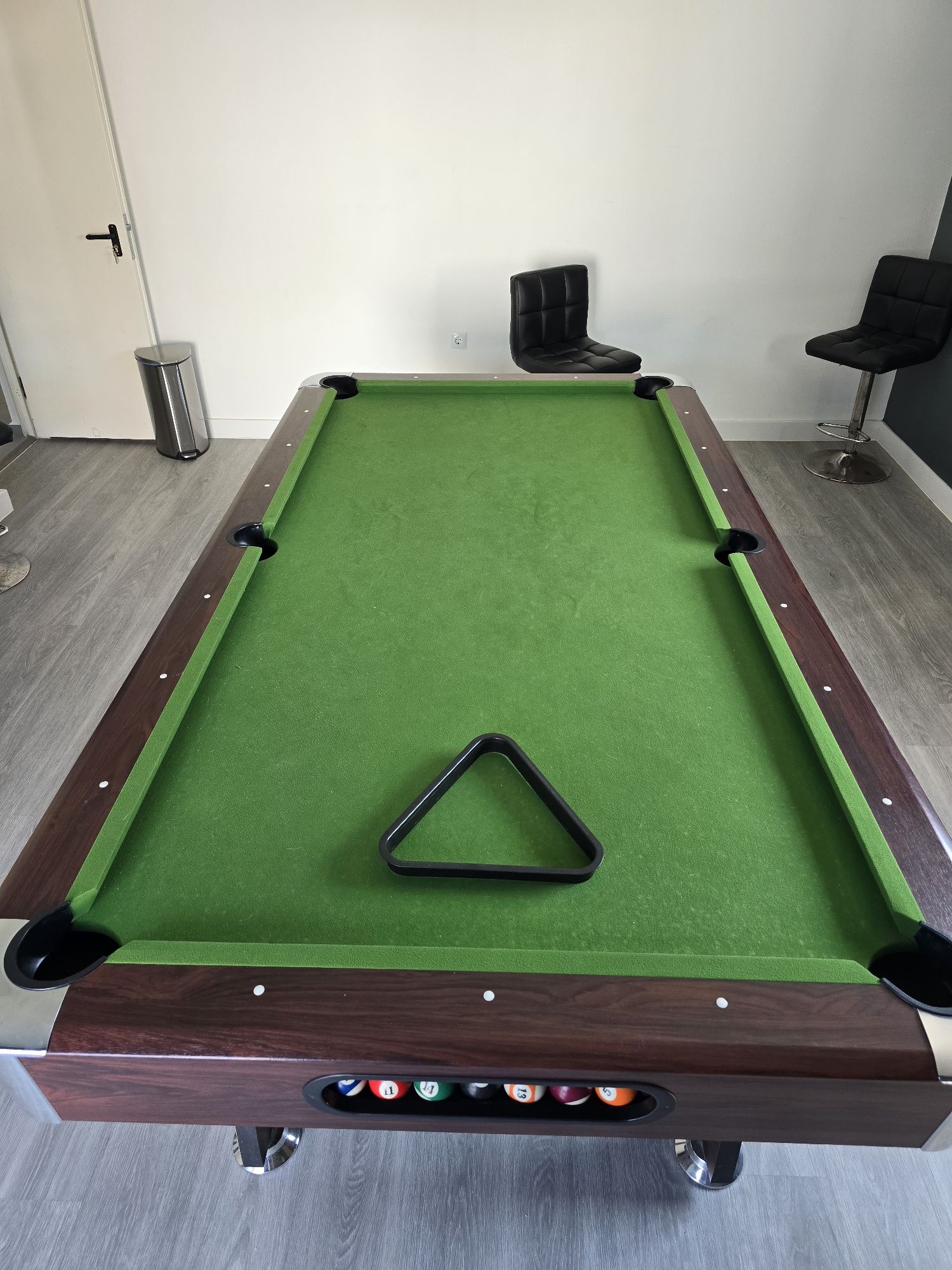 Mesa snooker 2.45m x 1.33m