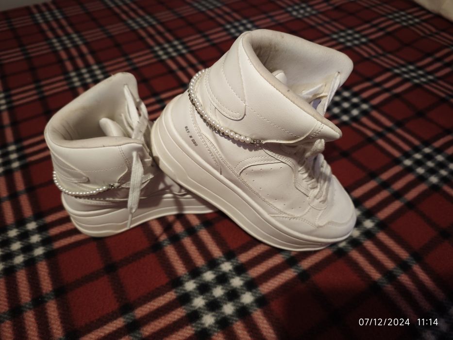 Tênis brancos  35