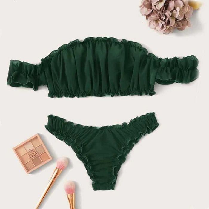 Изумрудный комплект белья с рюшами