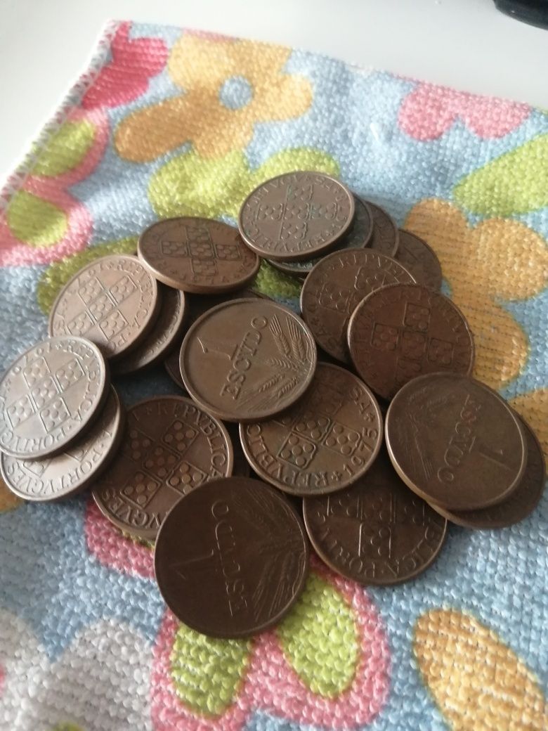 Vendo lote de 61 moedas antigas portuguesas (portes incluídos)