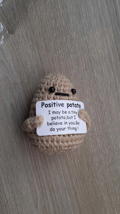 Batata em crochet com mensagem positiva