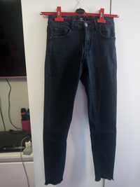 Czarne spodnie jeans Sinsay roz 36